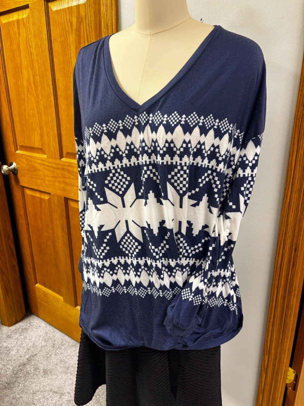 BloomChic Navy and White Fair Isle V-Neck Long Sleeve Top